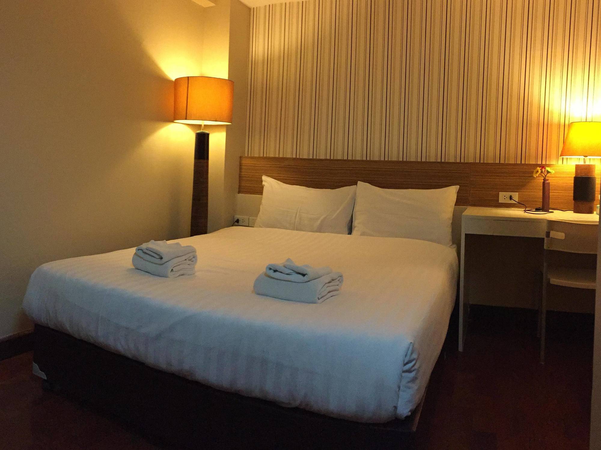 Snooze Hotel Thonglor Бангкок Экстерьер фото