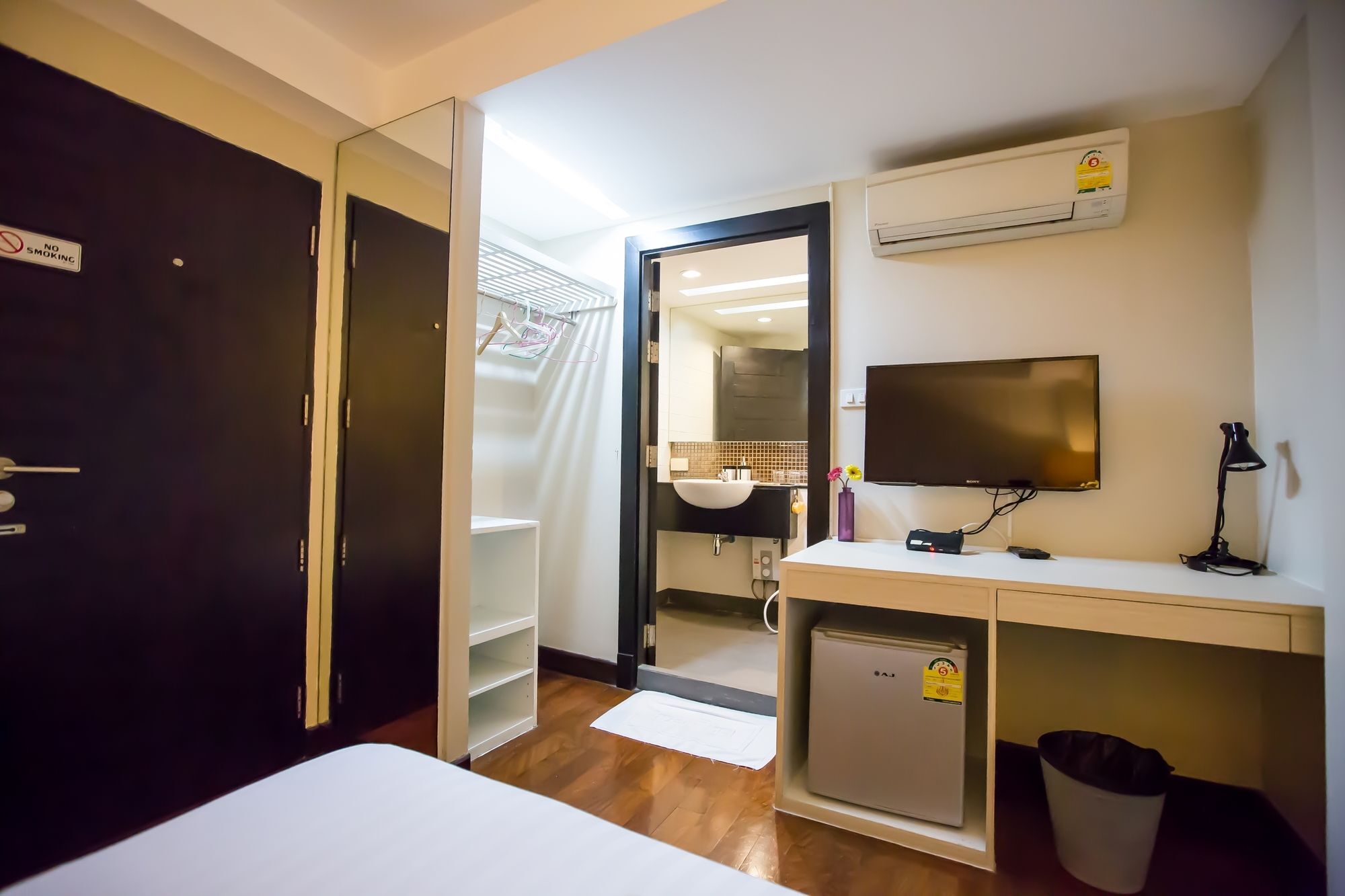 Snooze Hotel Thonglor Бангкок Экстерьер фото
