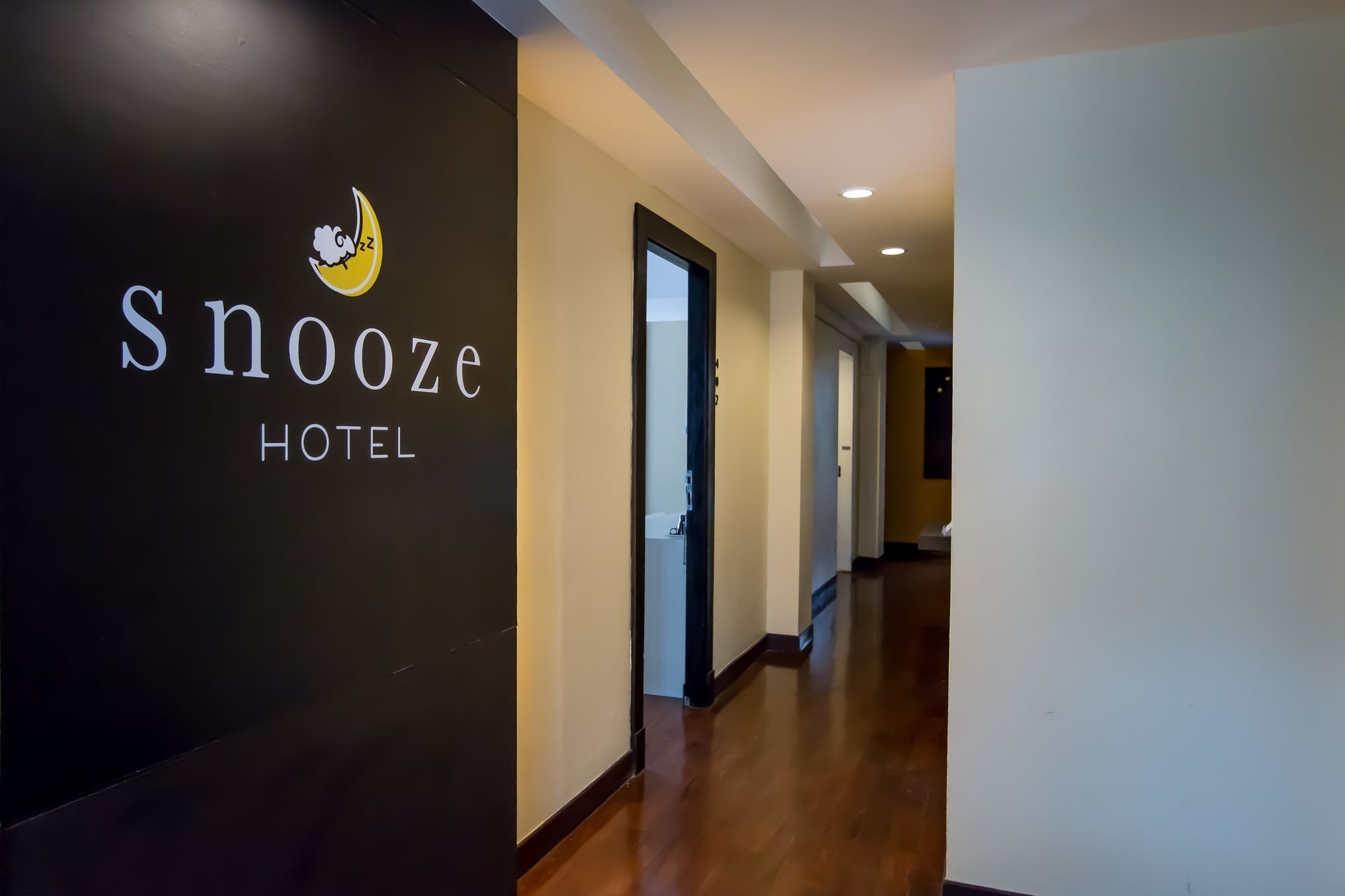 Snooze Hotel Thonglor Бангкок Экстерьер фото